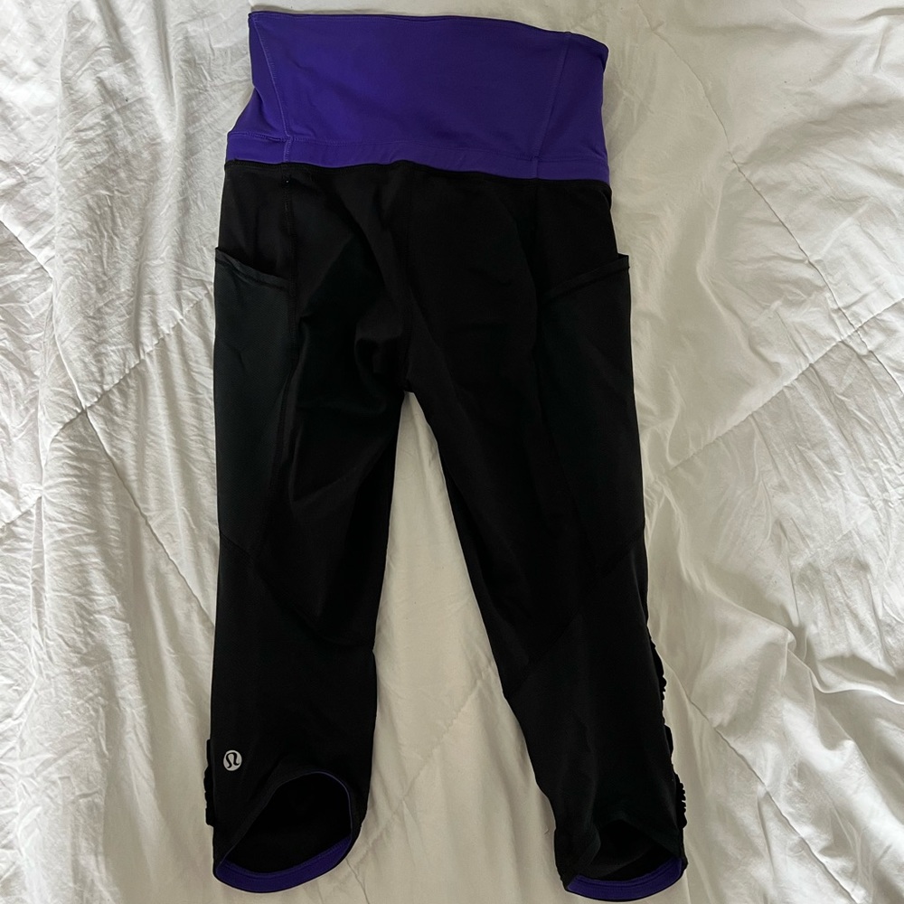 LULULEMON Knee Length Roushed Leggings